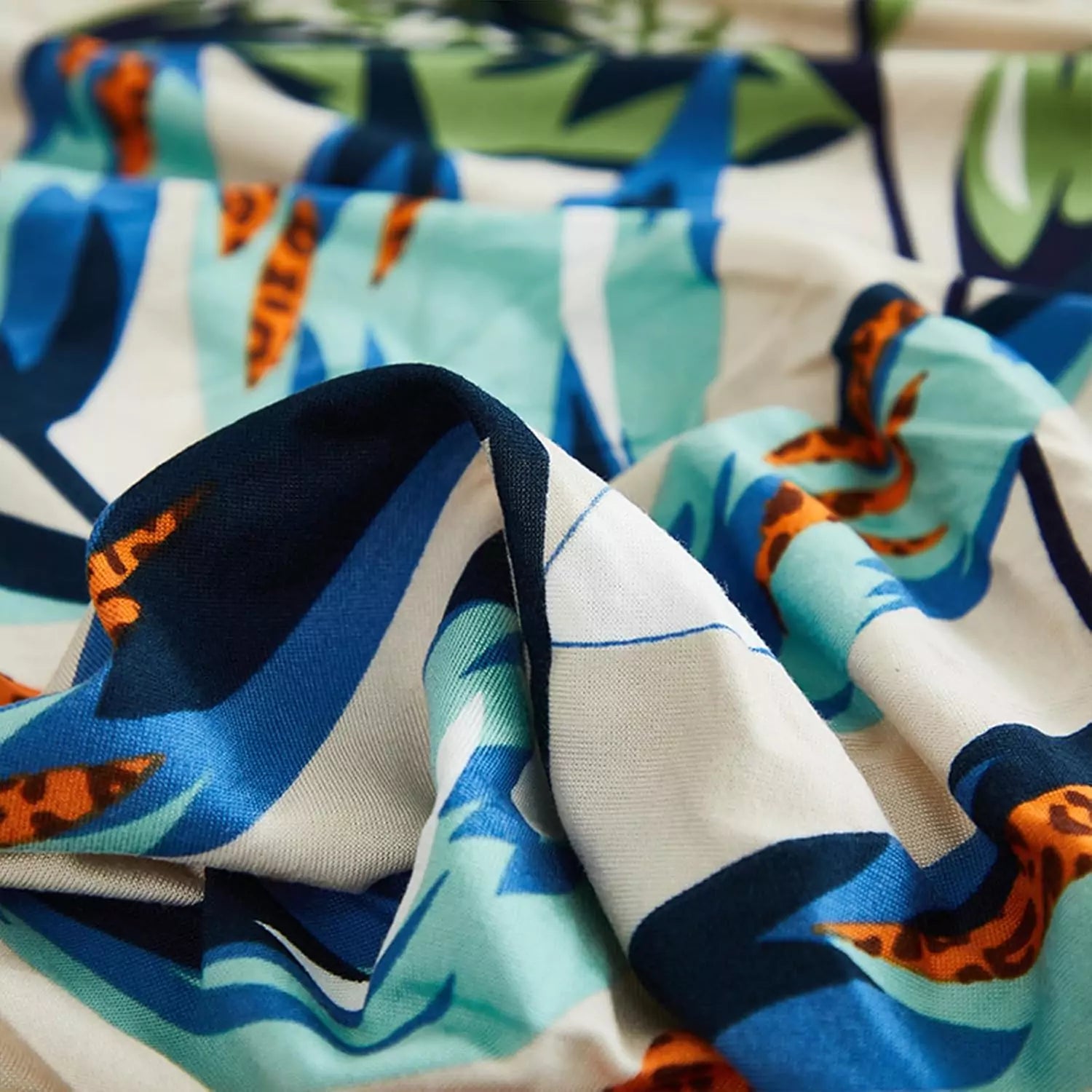 Capa Decorativa de Sofá com Saia Moderna Ajustável Universal - Jardim Tropical lar da ana