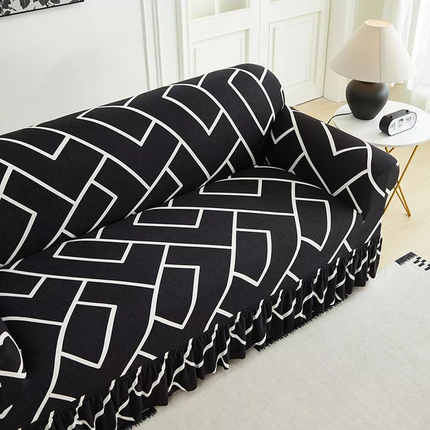 Capa Decorativa de Sofá com Saia Moderna Ajustável Universal - Labirinto Preto lar da ana