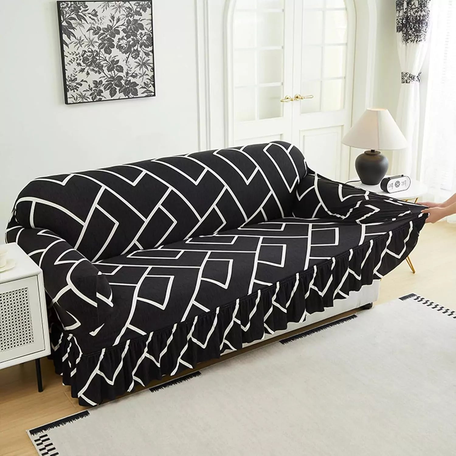 Capa Decorativa de Sofá com Saia Moderna Ajustável Universal - Labirinto Preto lar da ana