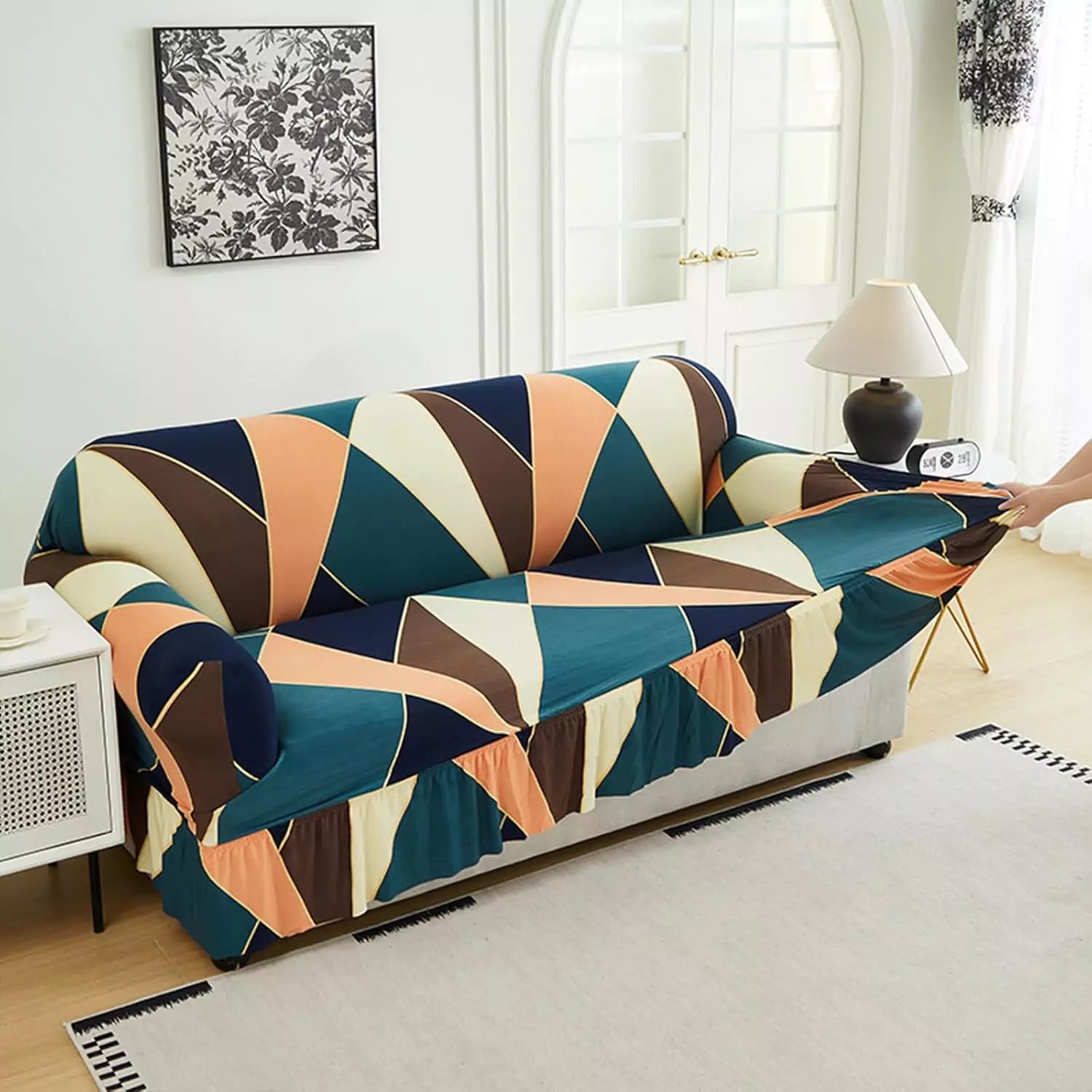 Capa Decorativa de Sofá com Saia Moderna Ajustável Universal - Geometria Vibrante lar da ana
