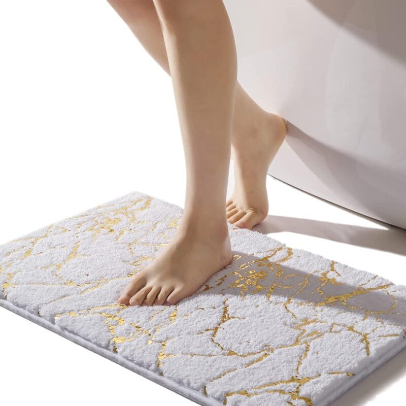 Tapete para Banheiro branco Detalhes Dourados Lar da Ana