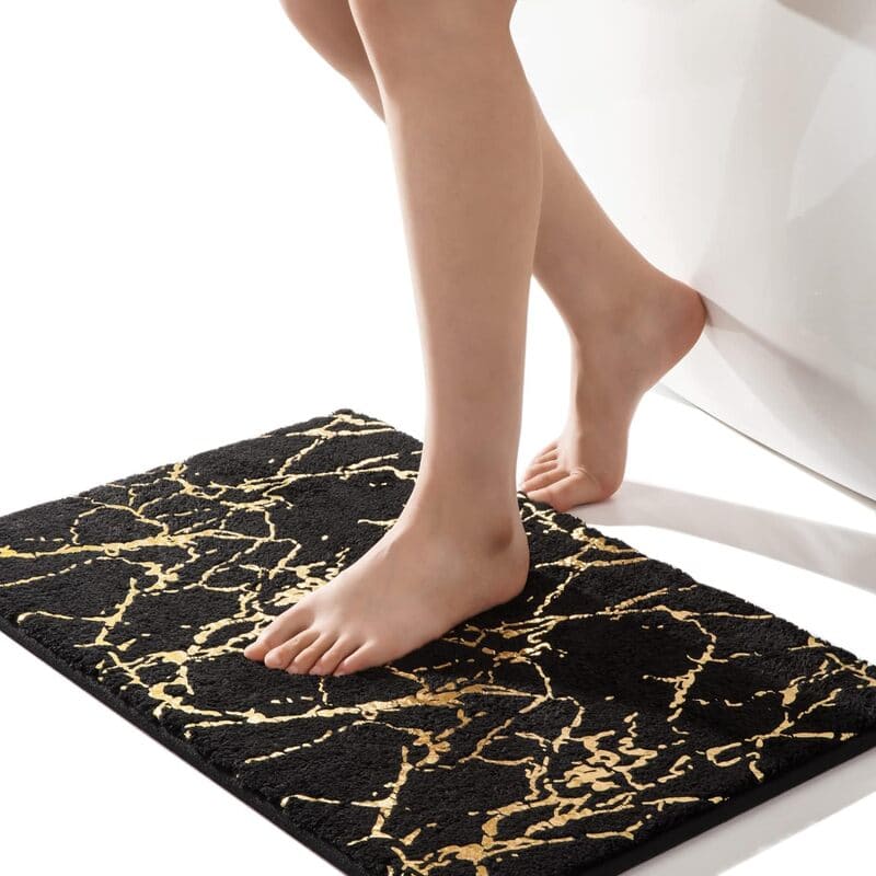 Tapete para Banheiro preto Detalhes Dourados Lar da Ana