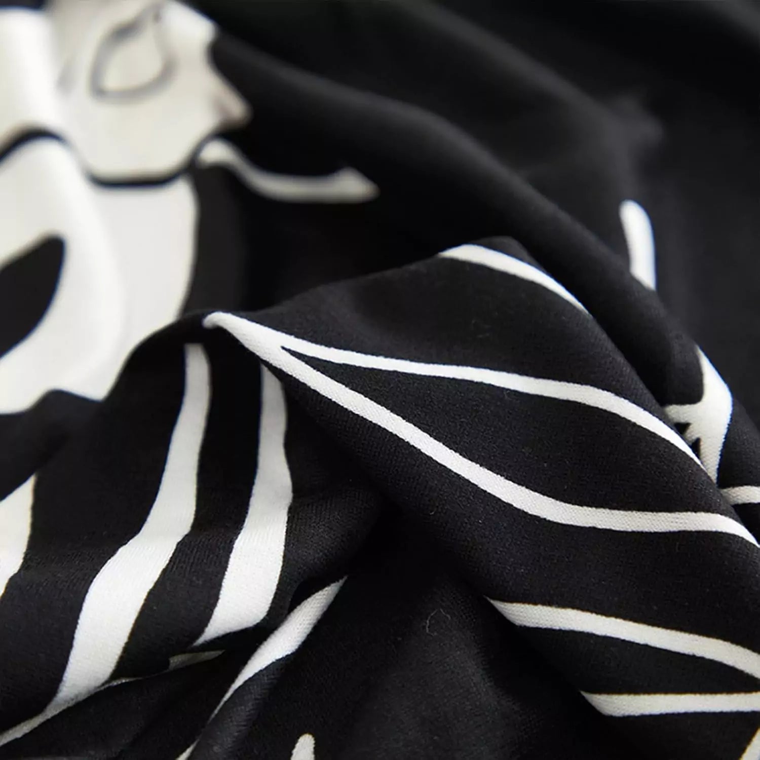 Capa Decorativa de Sofá com Saia Moderna Ajustável Universal - Folhagem Preta lar da ana