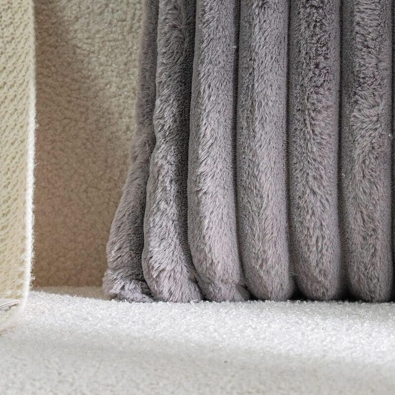 Capa de Almofada Listrada Decorativa de Luxo Moderna - imita Pele de Coelho lar da ana