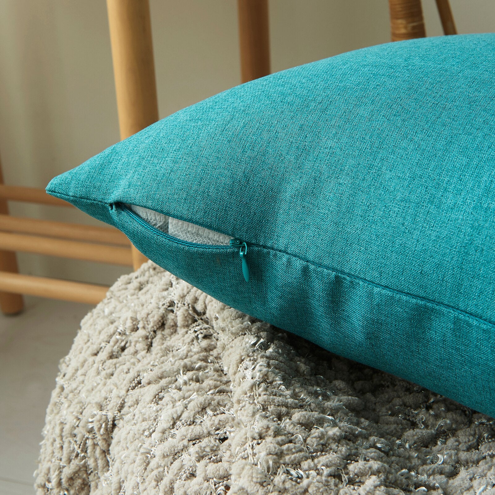 Capa de Almofada Impermeável UltraShield - Proteção e Conforto para Estofados lar da ana